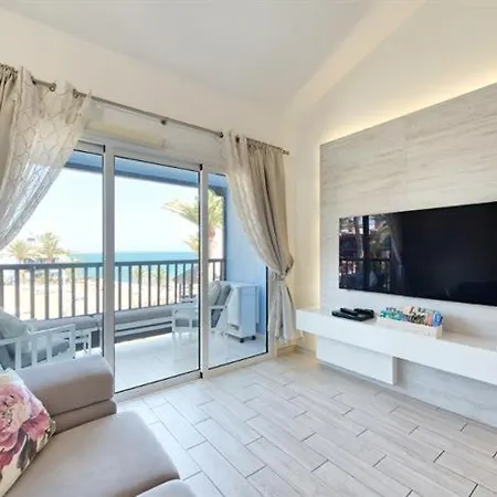 펜션 Lidia & Paco Two Bedrooms Beachfront